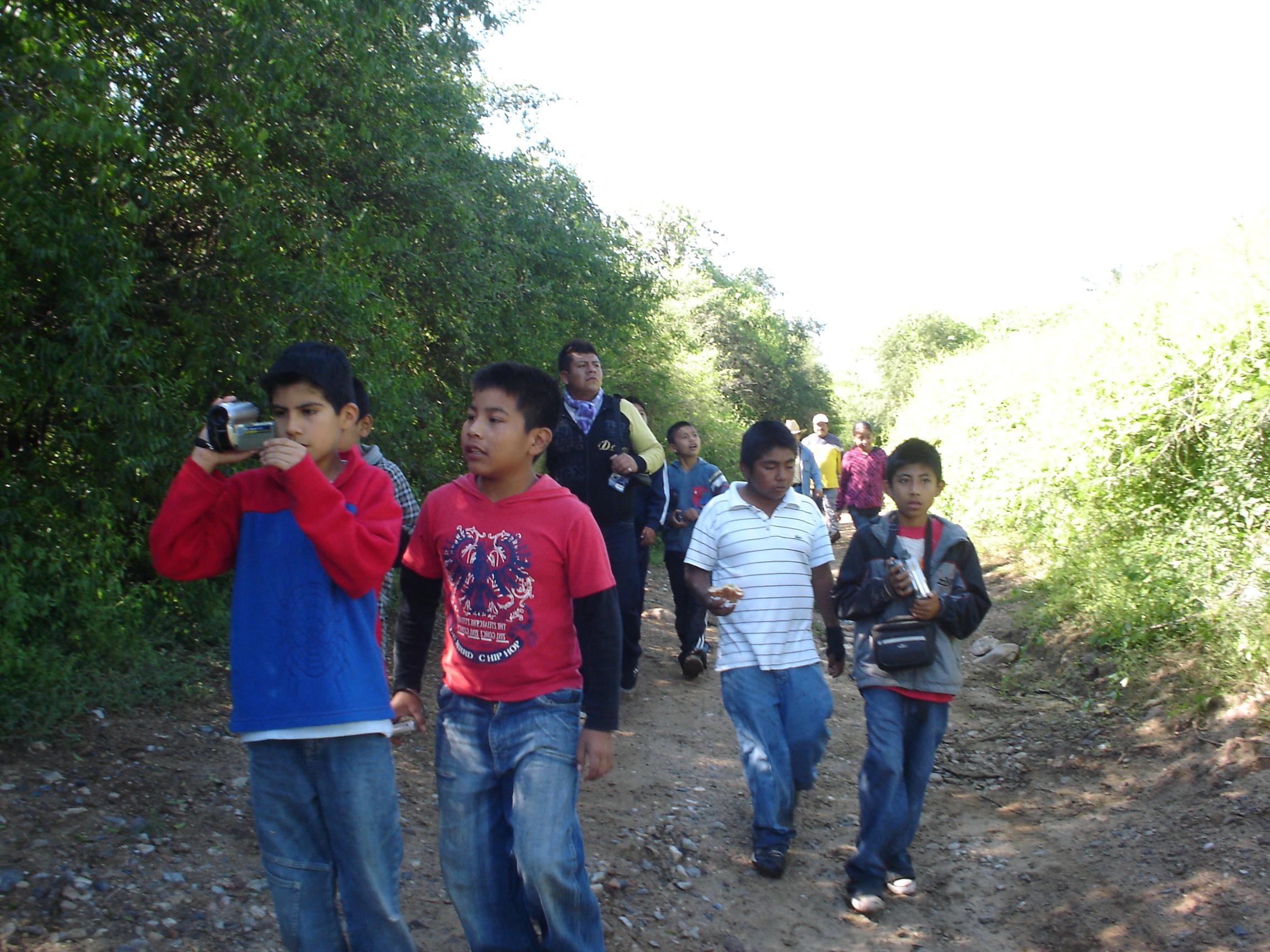 Grupo de investigación durante recorrido