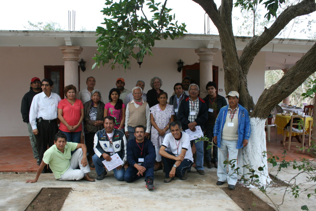 Participantes en la entrega-recepción