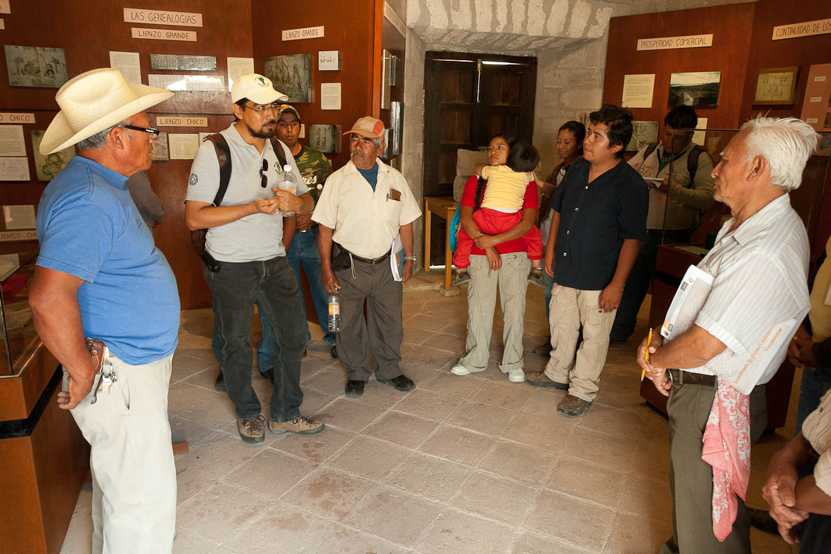 Realizando practica de mantenimiento museografico